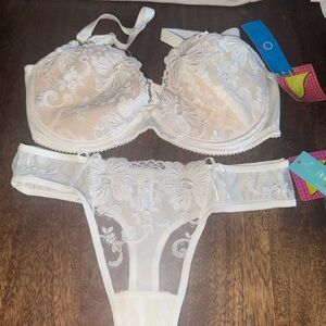 INNOCENZA White Floral Lace Sheer Embroidered Bra & Thong Set 32B